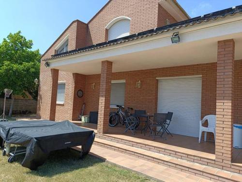 Casa Con Jard�n Y Piscina Privada.