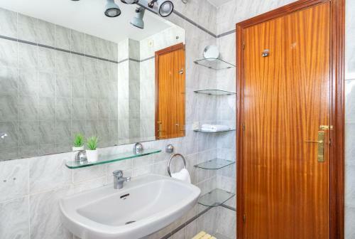 Stunning Apartment At Recinto Ferial Ref 138