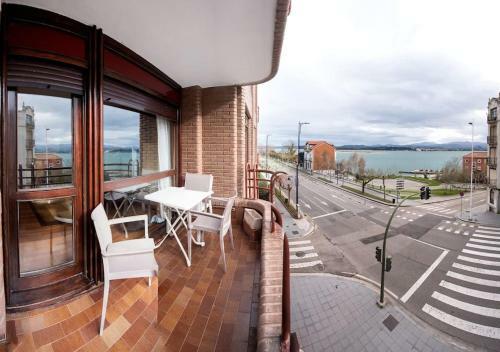 Apartamento A 10 Mn De Playas, Avenida Principal De Santander