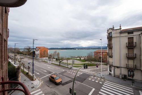 Apartamento A 10 Mn De Playas, Avenida Principal De Santander
