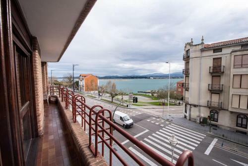 Apartamento A 10 Mn De Playas, Avenida Principal De Santander