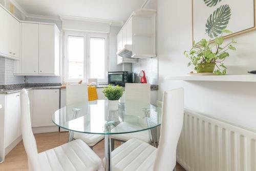 C�ntrico Y C�modo Apartamento Con Parking Privado