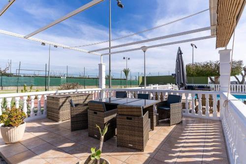 Rentafive Nuevo AA Barbacoa Tenis