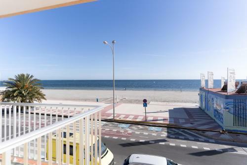 Apartamento Rentafive Primera L�nea Terraza Reformado