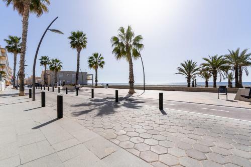 Rentafive Parking Frente A La Playa Tamarit