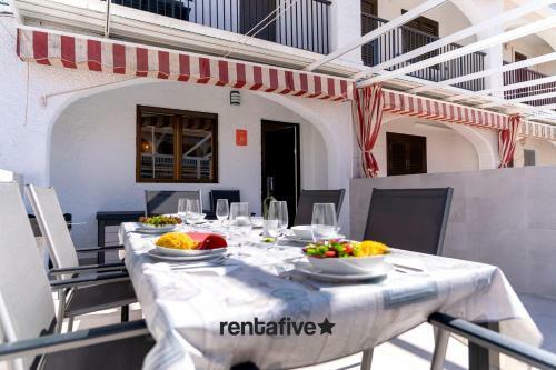 Rentafive Gran Casa Reformada Terraza