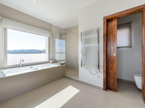 Moderna Casa Con Piscina Privada