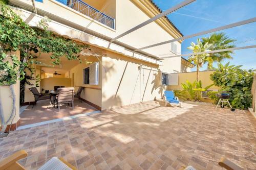 Casa En Playa Con Piscina Novamar