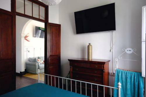 Rooftop Dreamhouse - 3br With Seaviews