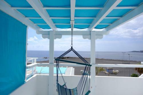 Rooftop Dreamhouse - 3br With Seaviews