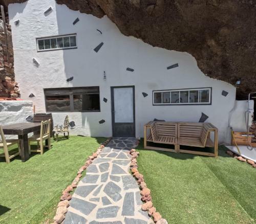 Cueva Rural " Old London " With Jacuzzi And Swimming Pool