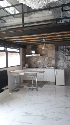 Cueva Rural " Old London " With Jacuzzi And Swimming Pool
