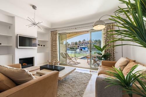 Waterside Apartment In Sotogrande Marina With Private Pool