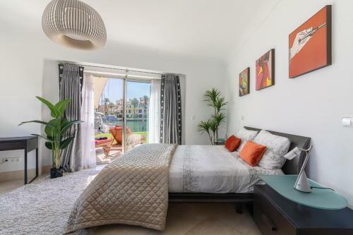 Waterside Apartment In Sotogrande Marina With Private Pool