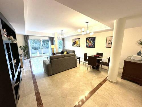 Spacious Apartment In San Roque Golf Club