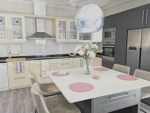 2 Apts In Villa Sun And Happiness