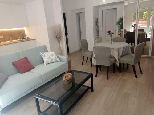 Apartamento Piso Con Terraza Junto A La Playa