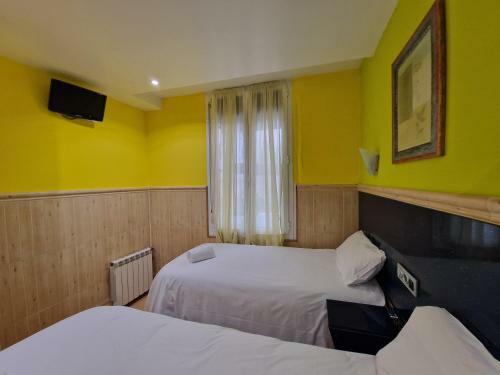 Hostal Pension Izar Bat Guesthouse