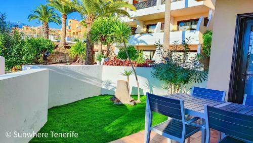 Spacious Apartment With Private Garden In Tenerife South