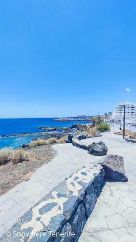Spacious Apartment With Private Garden In Tenerife South