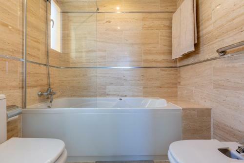 Villa With 4 Bedrooms And Private Heated Pool