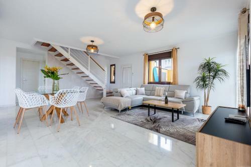 Villa With 4 Bedrooms And Private Heated Pool
