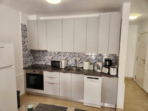 Golf & Ocean Breeze Apartment