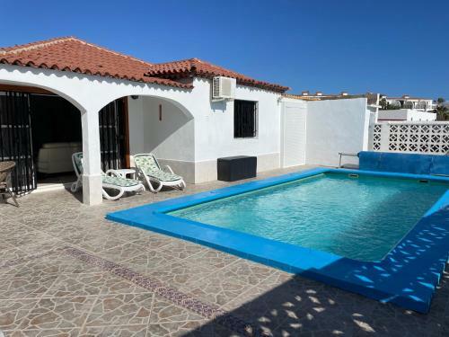 Villa Casa Tom - Spacious Holiday Home With Heated Pool