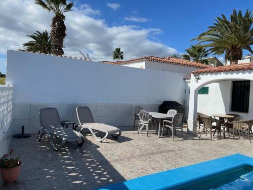 Villa Casa Tom - Spacious Holiday Home With Heated Pool