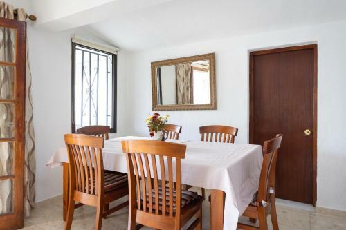 Villa Casa Tom - Spacious Holiday Home With Heated Pool