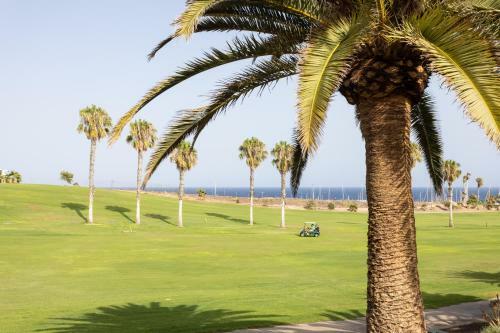 Villa Casa Tom - Spacious Holiday Home With Heated Pool