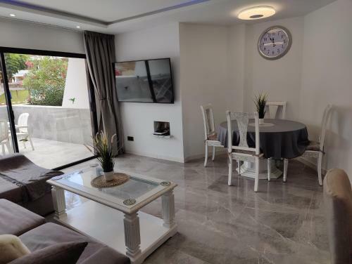 Stunning 1-bed Apartment In Parque Albatros