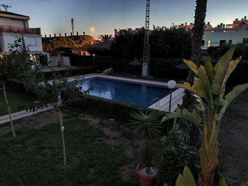 Bungalow Familiar Con Piscina