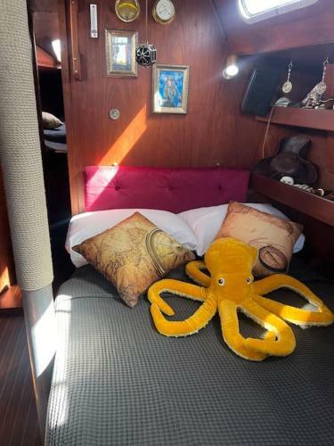 The Captains Locker - 30ft Yacht