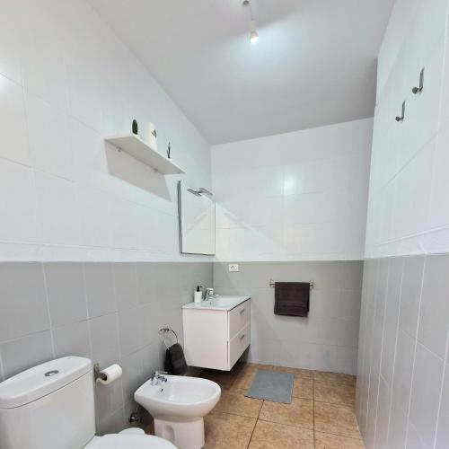 Spacious Chalet Next To The Sea - Airport