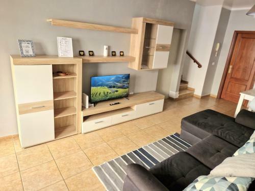 Spacious Chalet Next To The Sea - Airport