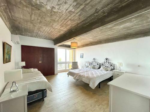 Majestic Villa In Salobre�a With Private Pool