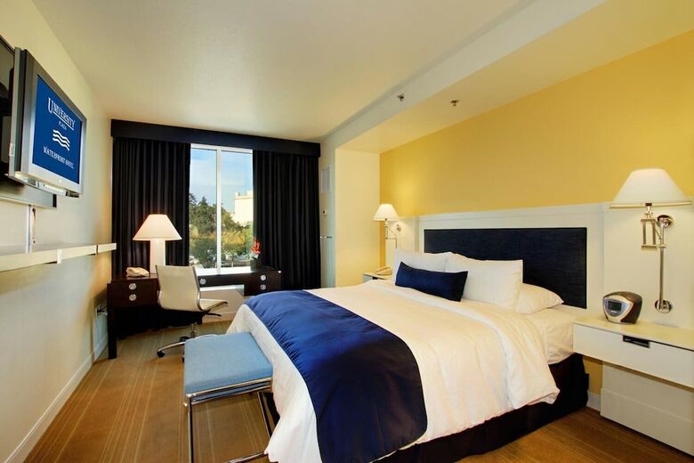 University Plaza Waterfront Hotel