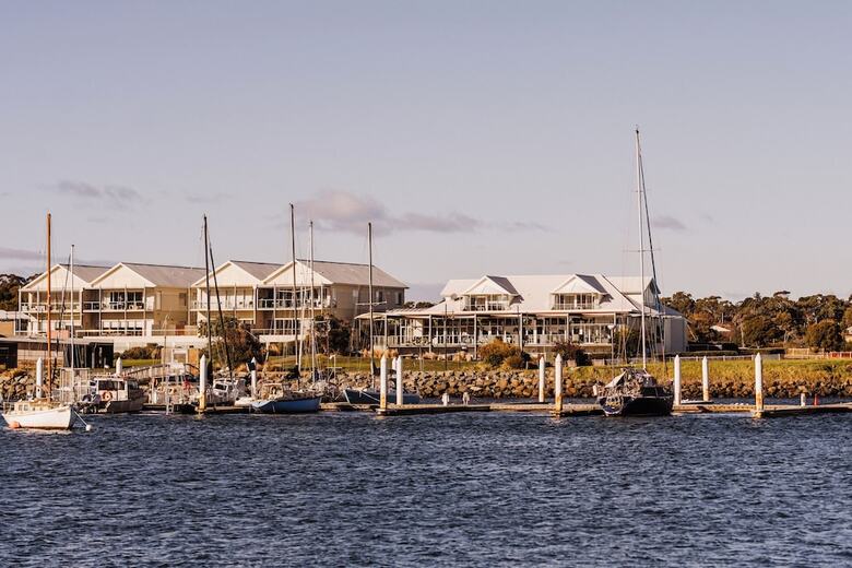 Hotel Peppers York Cove Tamar Valley