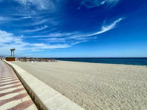 Pleasant Studio House In Front Of The Beach