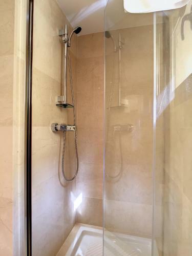 Roda Golf Singapore Apartment - 8109