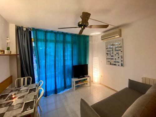 Apartamento Con Servicios, Piscina Y Parking Privado M�x 4 Pax