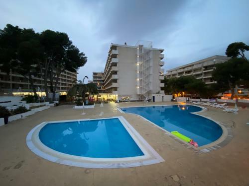 Apartamento Con Servicios, Piscina Y Parking Privado M�x 4 Pax