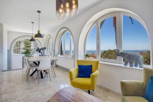 Villa Con Piscina Y Vistas Al Mar