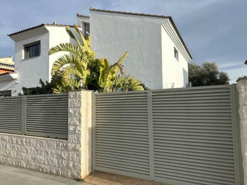 Villa With Private Pool & Garden