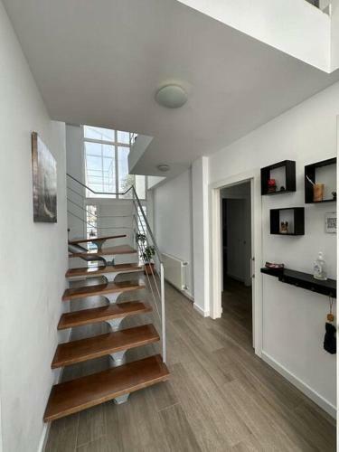 Villa With Private Pool & Garden
