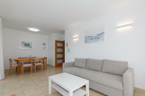 Uhc Els Pins Apartments