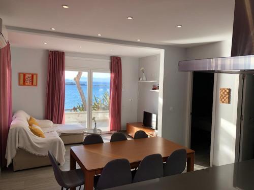 Villa Veur�s El Mar - Almadrava Beach House