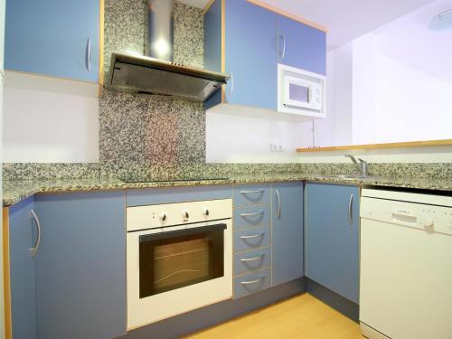Apartamento Roses, 2 Dormitorios, 4 Personas - Es-228-92