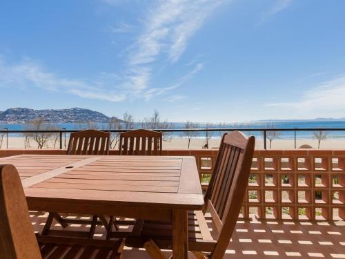 Apartamento Roses, 2 Dormitorios, 4 Personas - Es-228-117